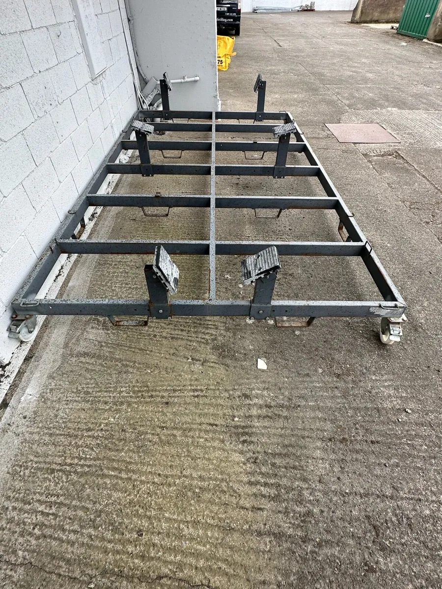 Boat cradle with wheels - Image 2