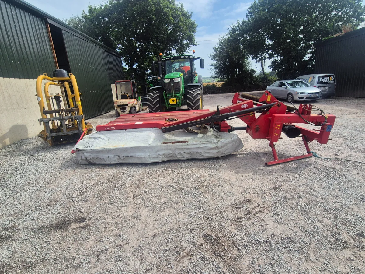 Lely 320 mower - Image 1