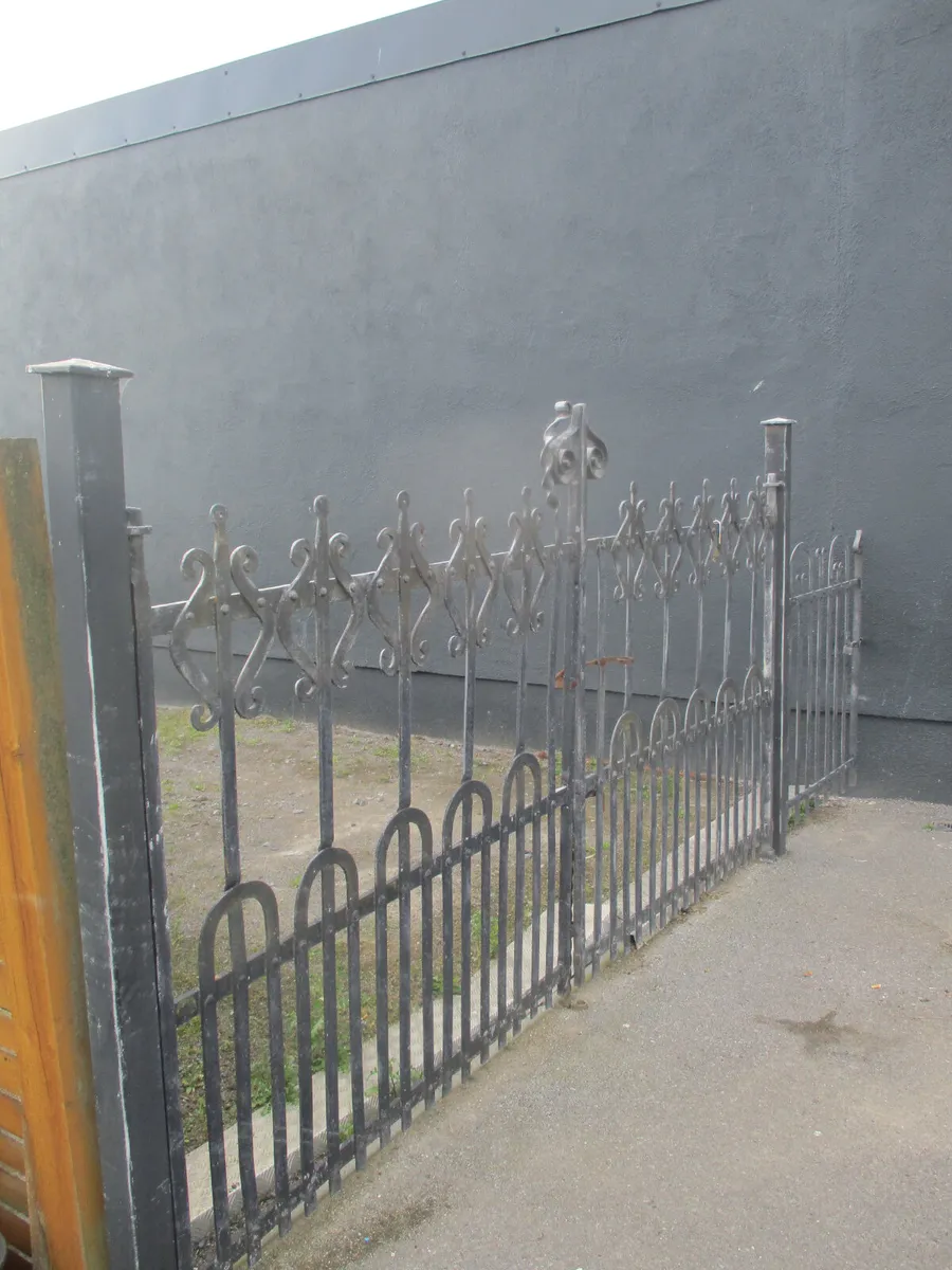 antique gates 9 ft 5 wide - Image 3