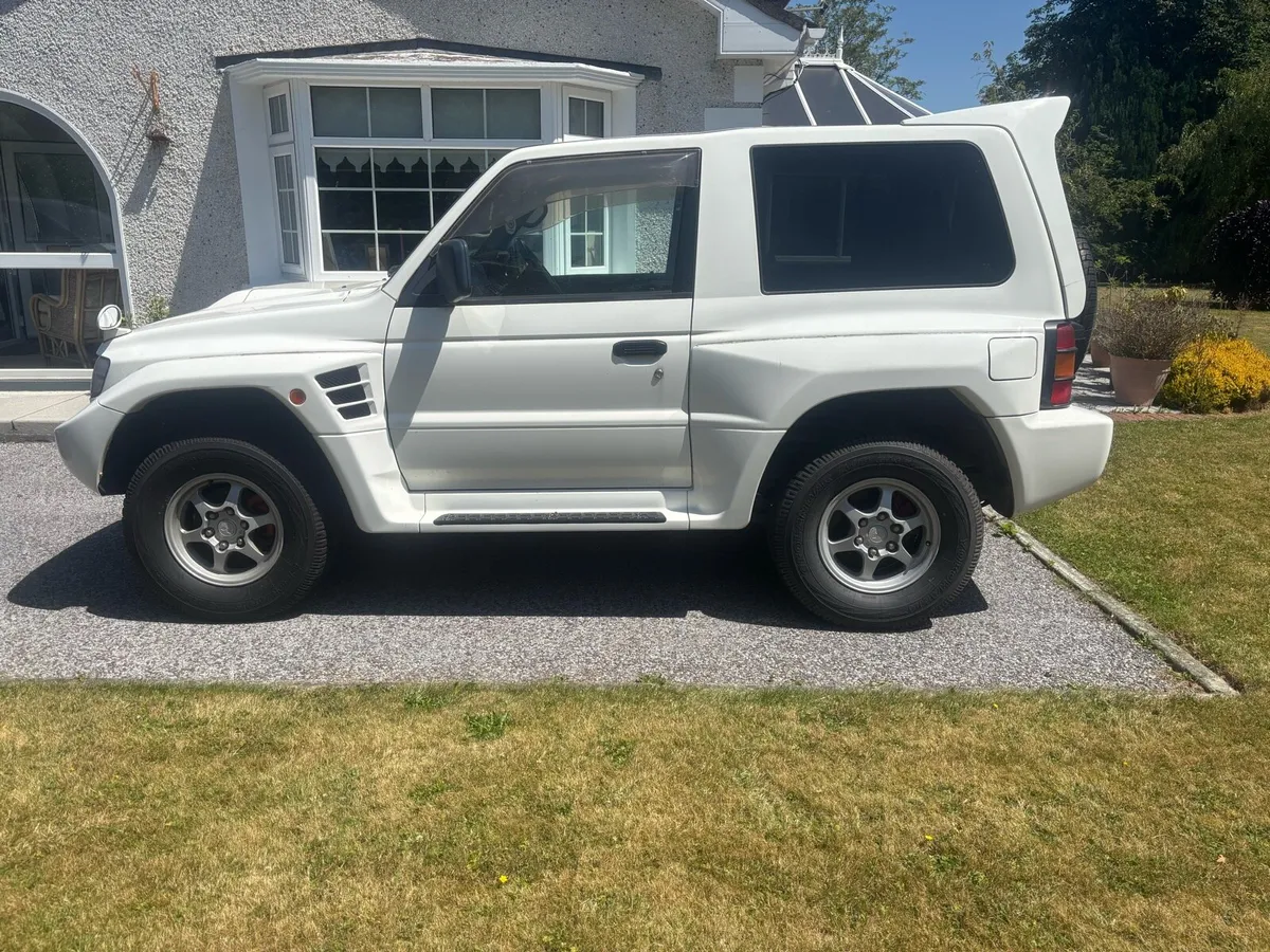 Mitsubishi Pajero Evolution - Image 4