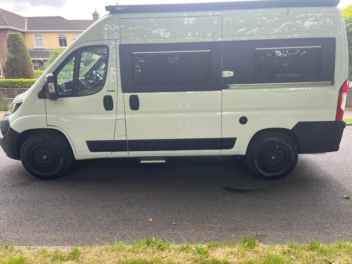 191 THISTLE ROSE 2 BERTH COMPACT HI-SPEC CAMPER - Image 2