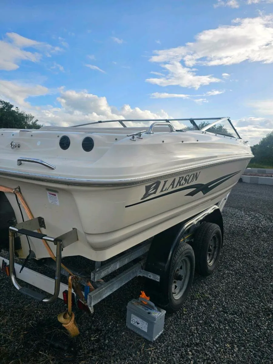 Larson 180 SEI Bowrider speedboat boat - Image 3