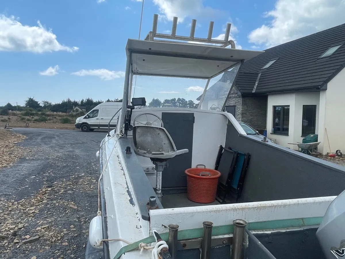 Fishing boat - Image 2