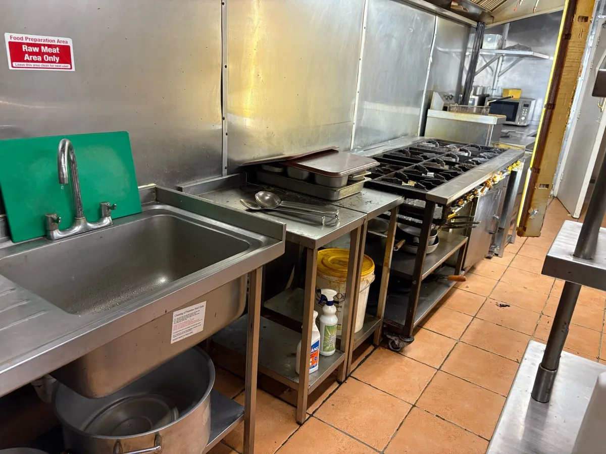 Commercial kitchen equipment tables chairs - Image 3