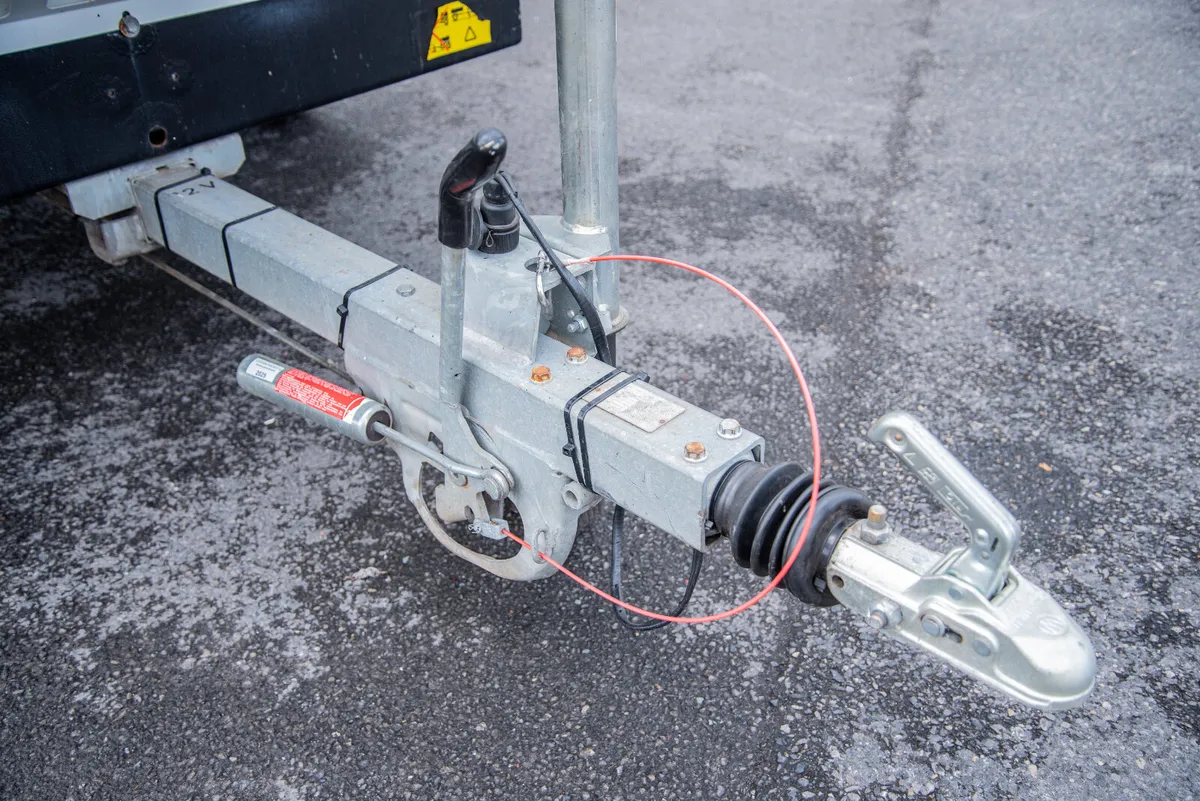 Diesel Air Compressor - 350 CFM - Caterpillar - Image 4