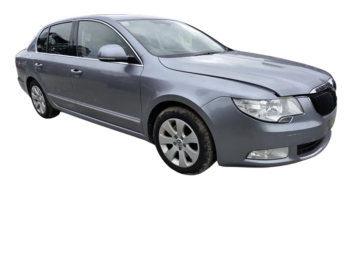 2013 SKODA SUPERB For Breaking/Dismantling - Image 1