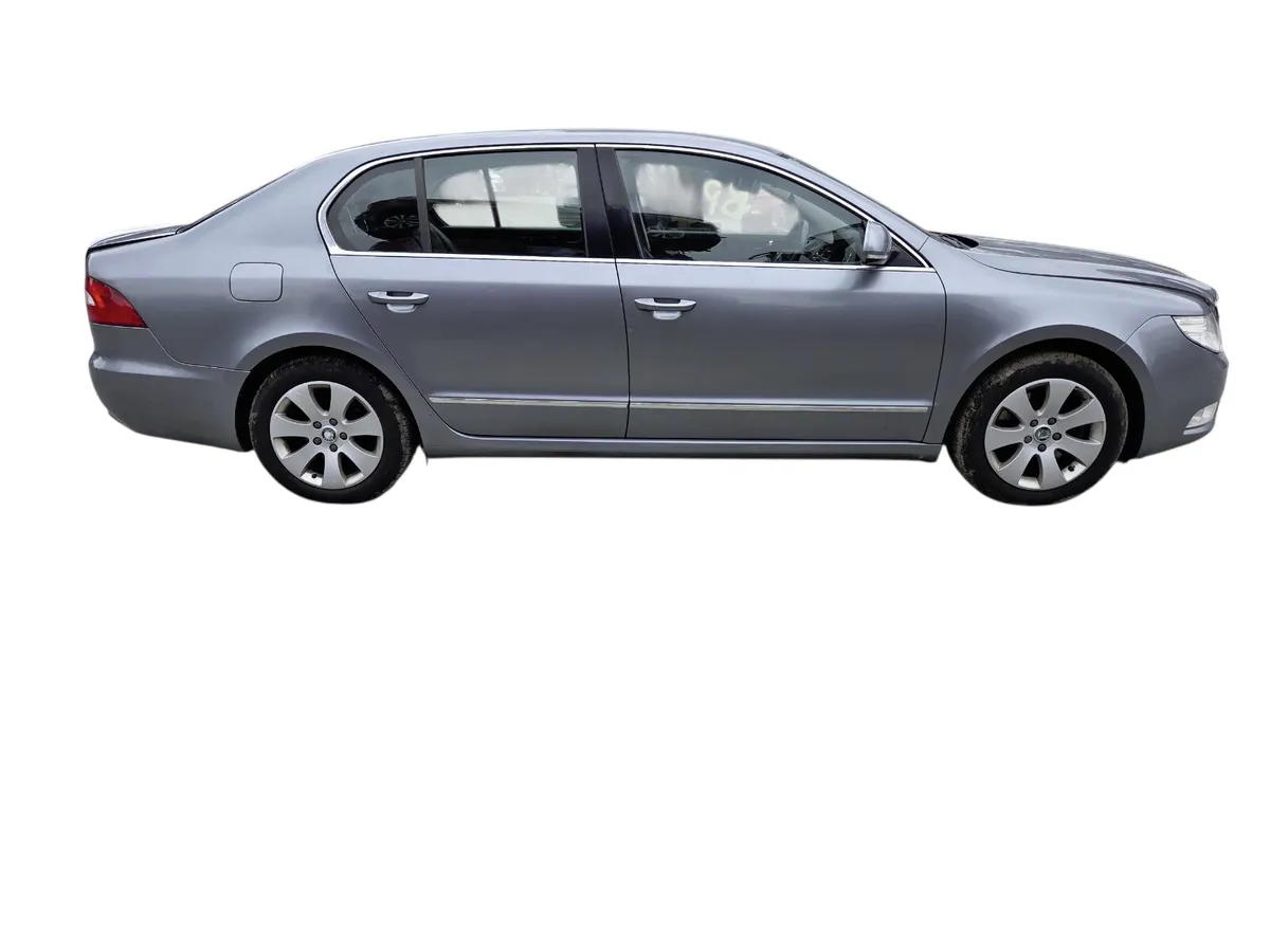 2013 SKODA SUPERB For Breaking/Dismantling - Image 2