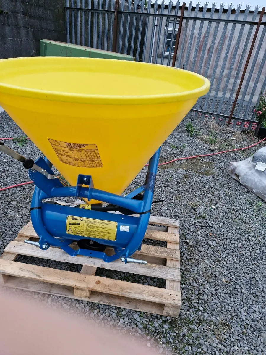 Fleming fertilizer spreader - 500kg - Image 2