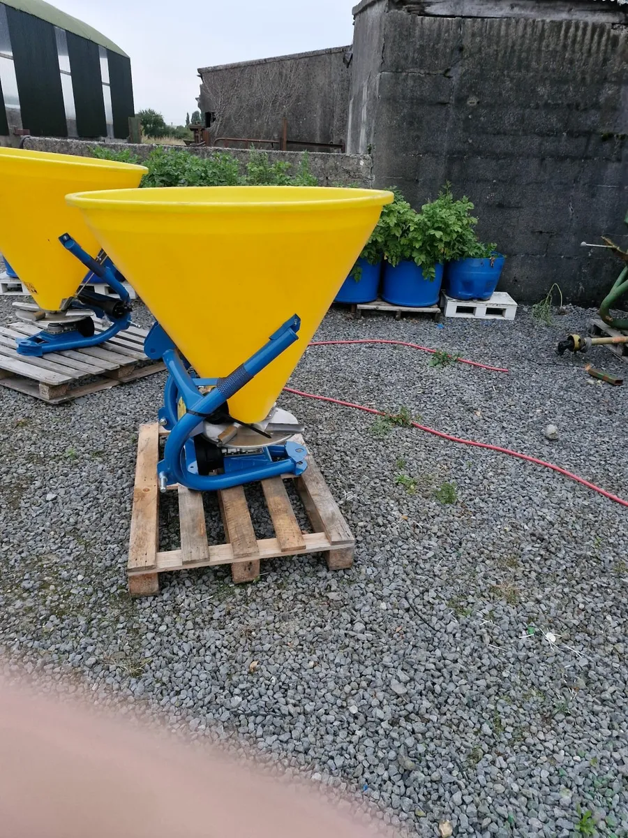 Fleming fertilizer spreader - 500kg - Image 1