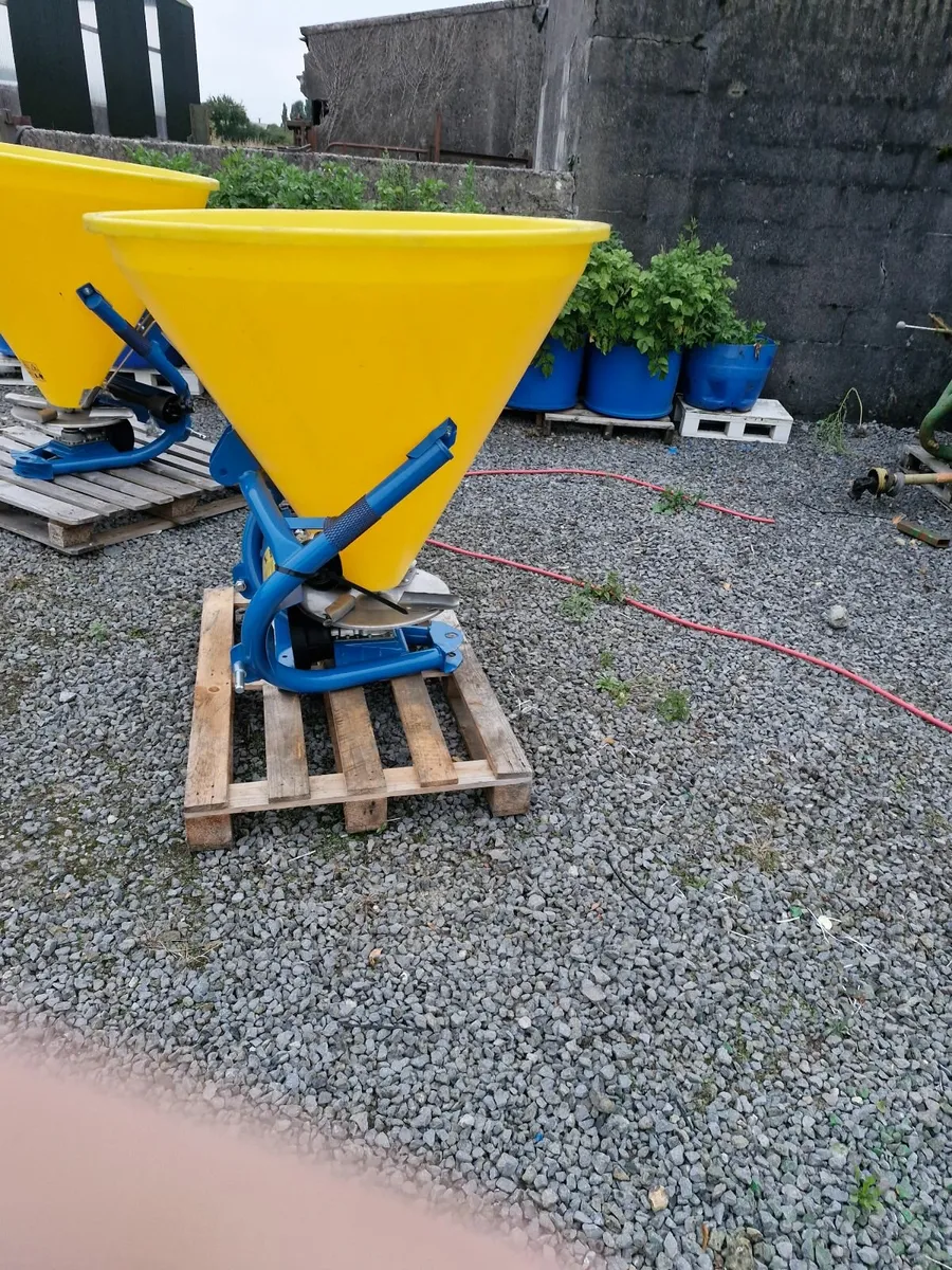 Fleming fertilizer spreader - 500kg - Image 3