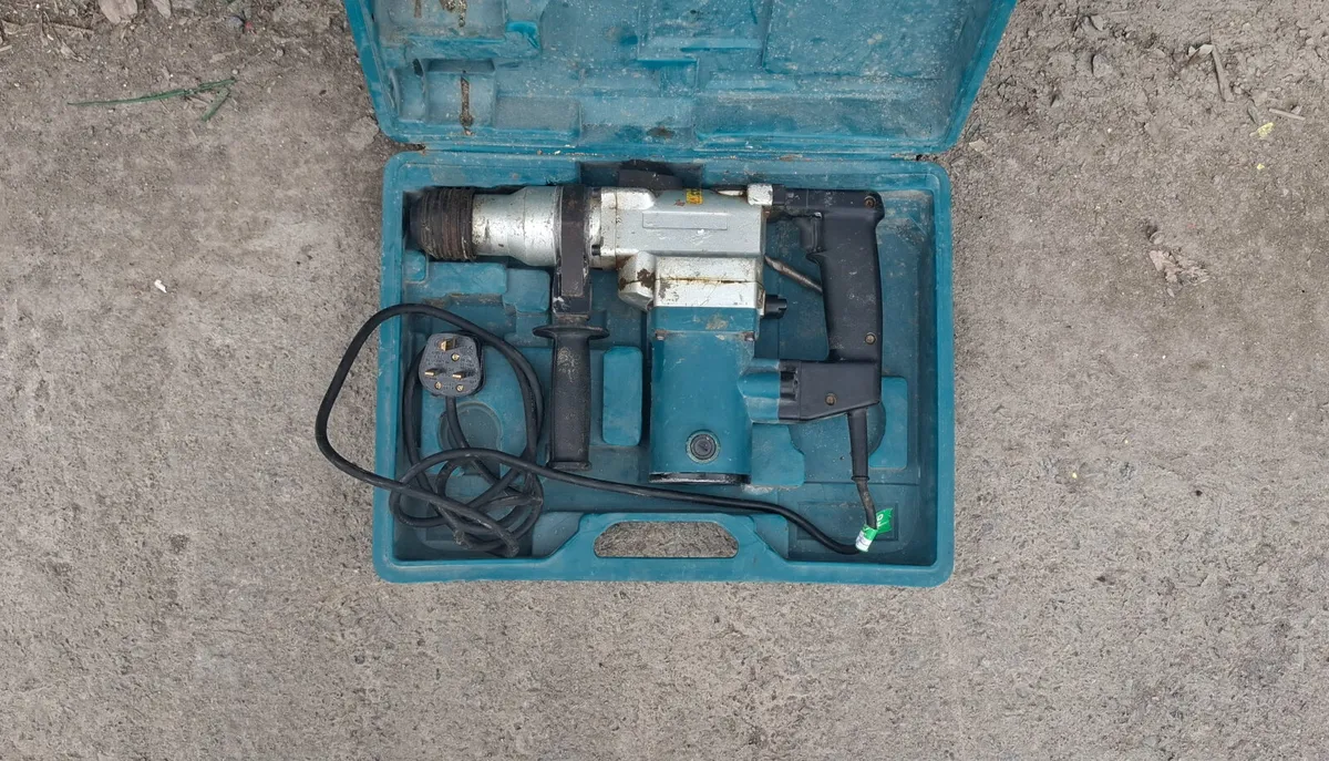 Makita SDS Drill / Breaker – 220V - Image 4