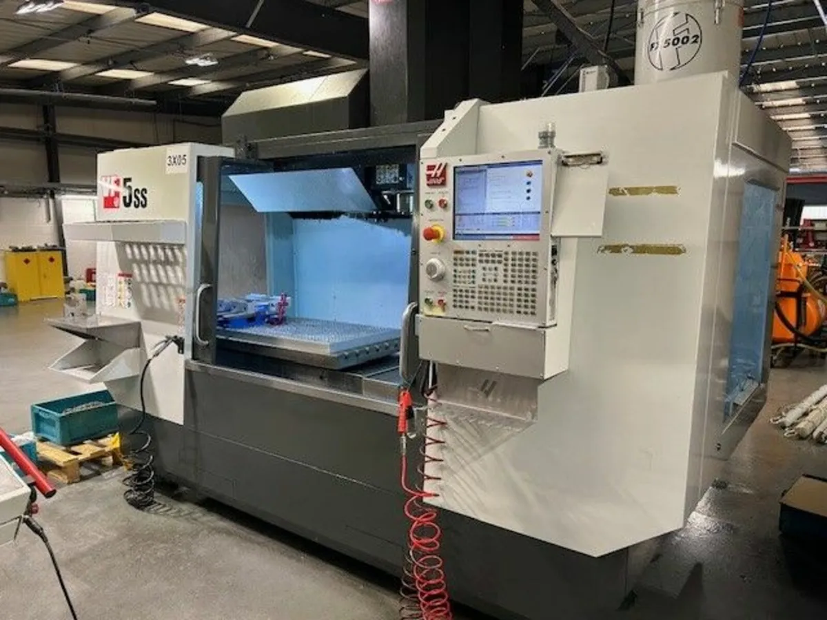 HAAS VF5 SS VERTICAL MACHINING CENTRE - Image 2