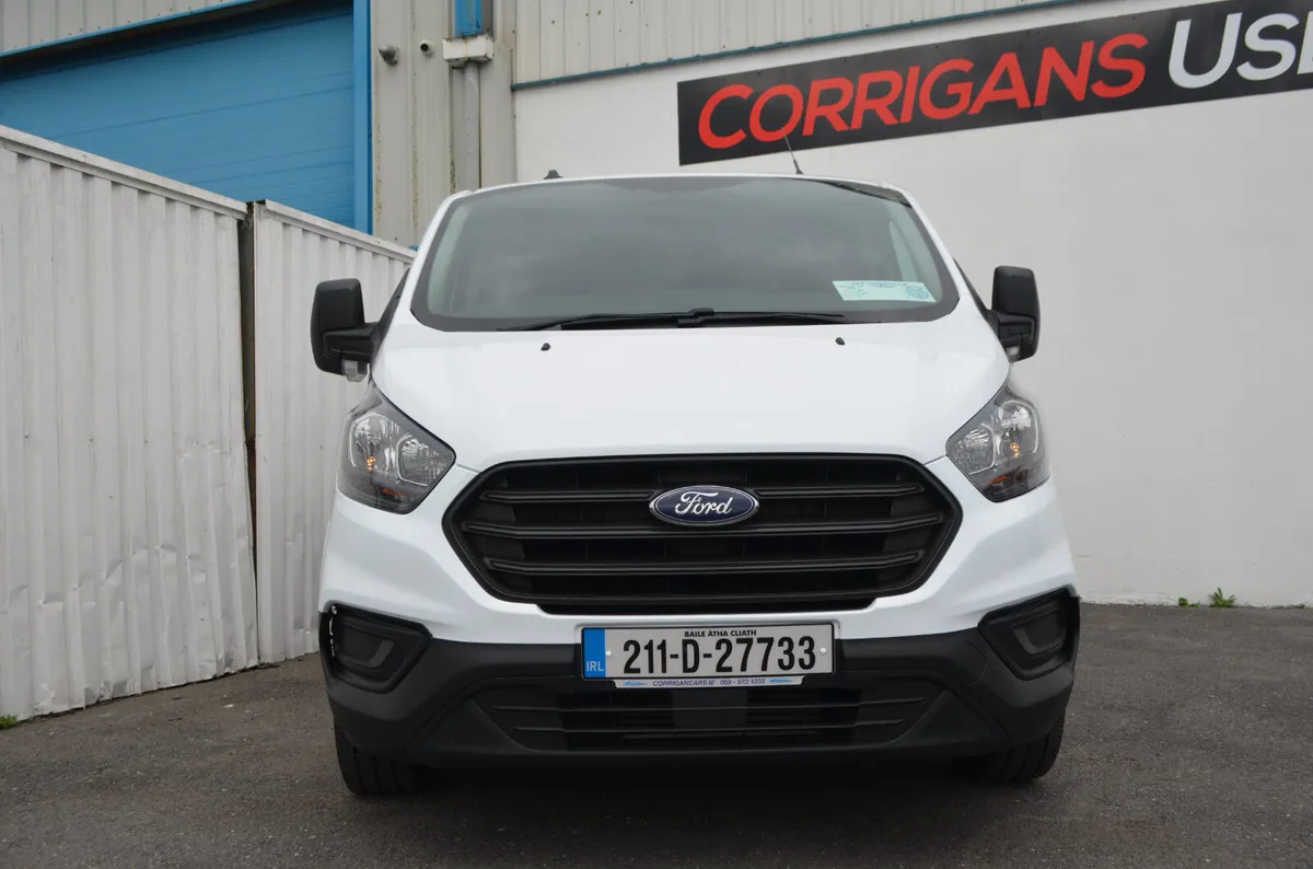 ONE OWNER  CUSTOM 280 SWB -PRICE EXCLUDES VAT - Image 4