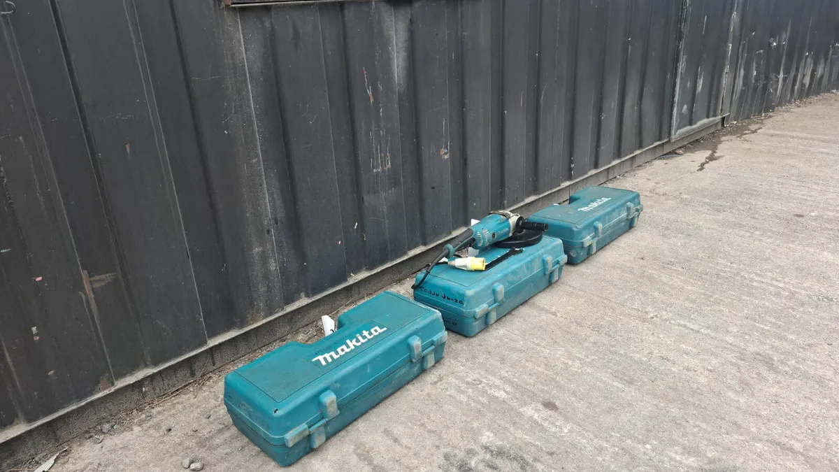 Makita GA9020 Angle Grinder – 9" | 110V | - Image 3