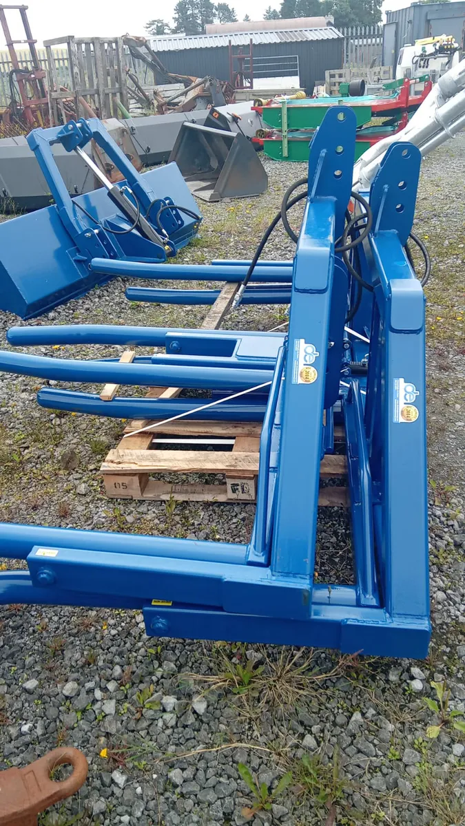 Bale Handlers - Image 1