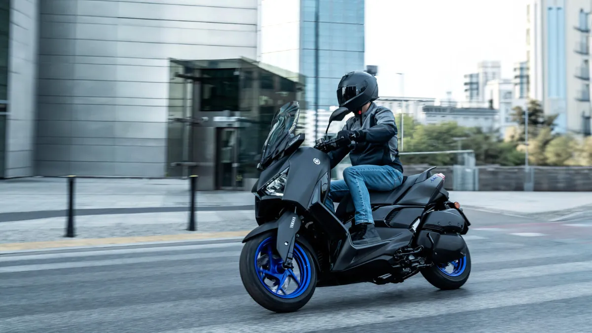NEW OFFER YAMAHA XMAX 300 FREE URBAN PACK MOTO4U - Image 1