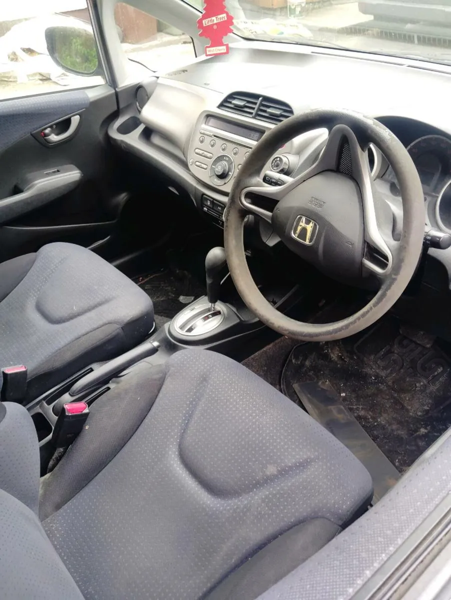 Breaking honda fit 2008 automatic - Image 3