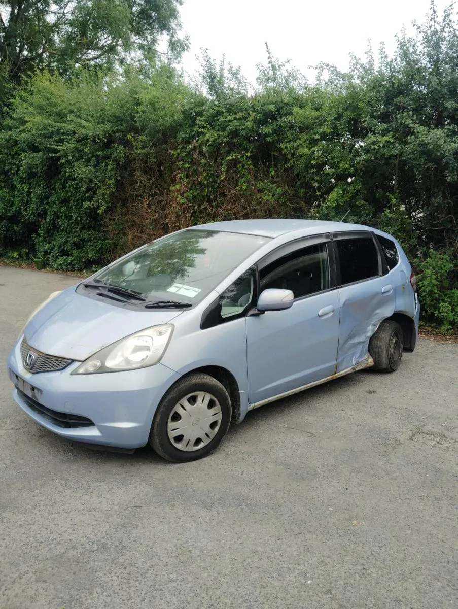 Breaking honda fit 2008 automatic - Image 4