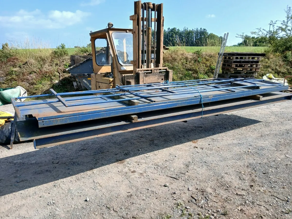 4 post 3 ton car lift - Image 1