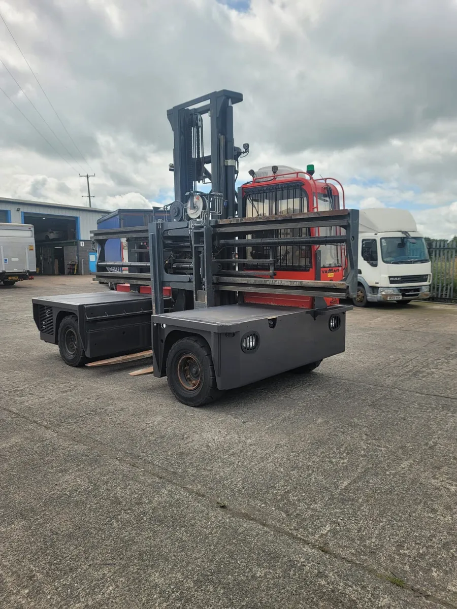 2017 VALMAR 8 ton side loader forklift - Image 4