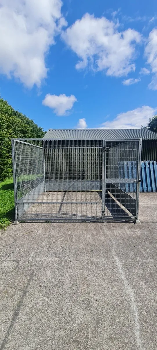Dog pen - Image 1