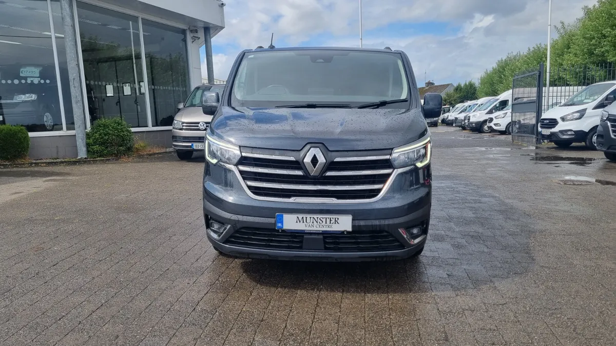 232 RENAULT TRAFIC CREWCAB HIGH SPEC LOW MILES - Image 4