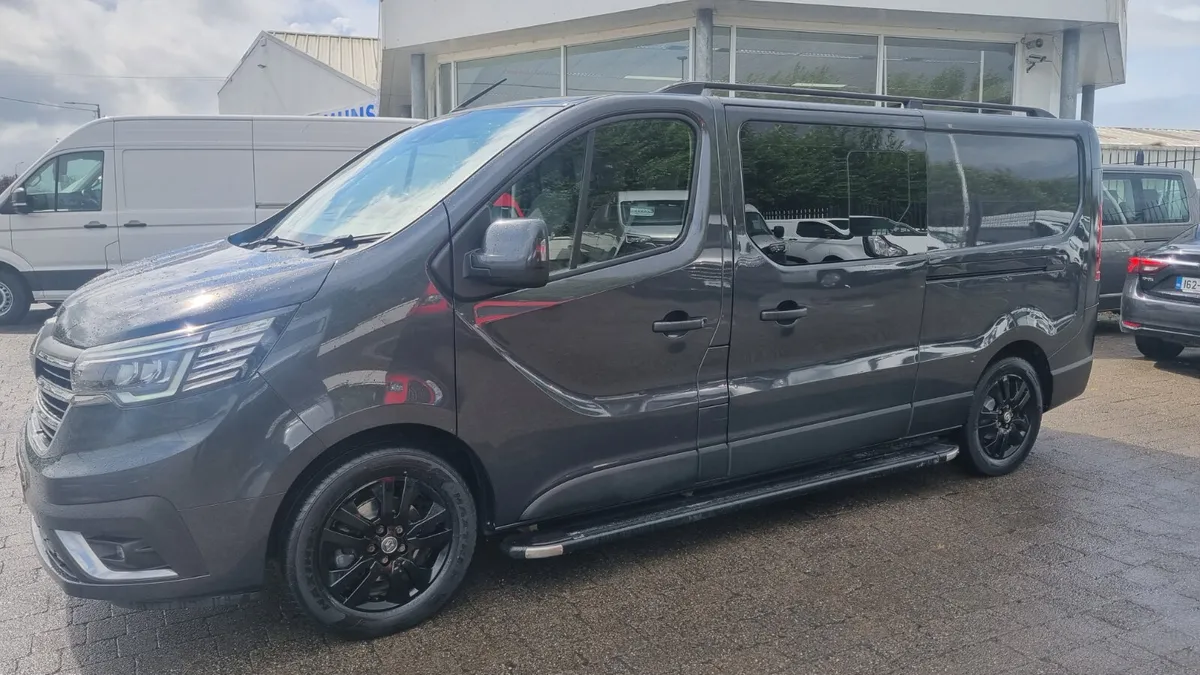 232 RENAULT TRAFIC CREWCAB HIGH SPEC LOW MILES - Image 1