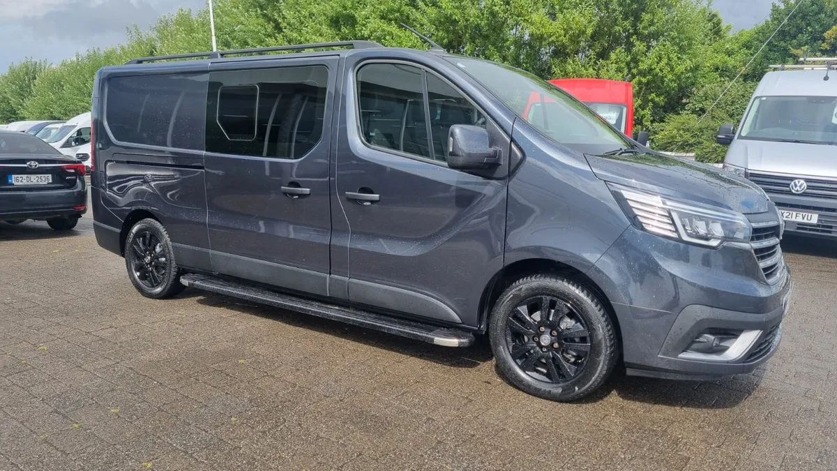 232 RENAULT TRAFIC CREWCAB HIGH SPEC LOW MILES - Image 2