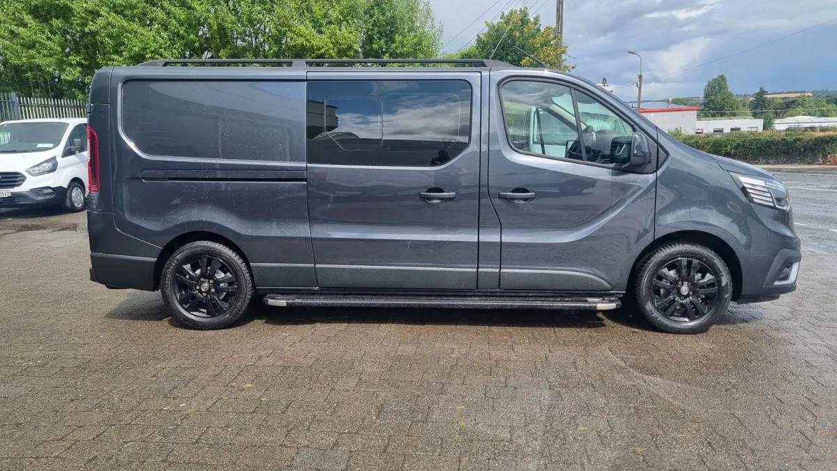 232 RENAULT TRAFIC CREWCAB HIGH SPEC LOW MILES - Image 3