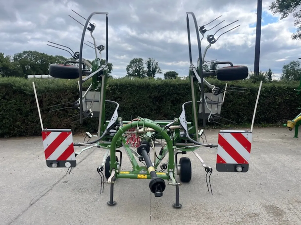 Fendt 5204 Tedder - Image 1