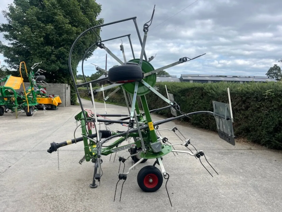 Fendt 5204 Tedder - Image 2