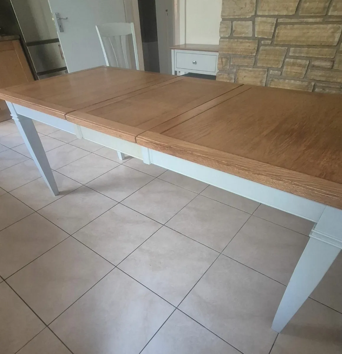 Extendable dining table - Image 1