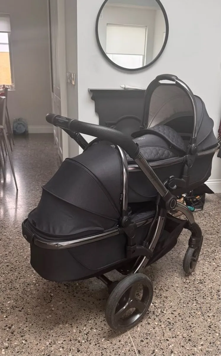 Egg 3 Pram - Image 1