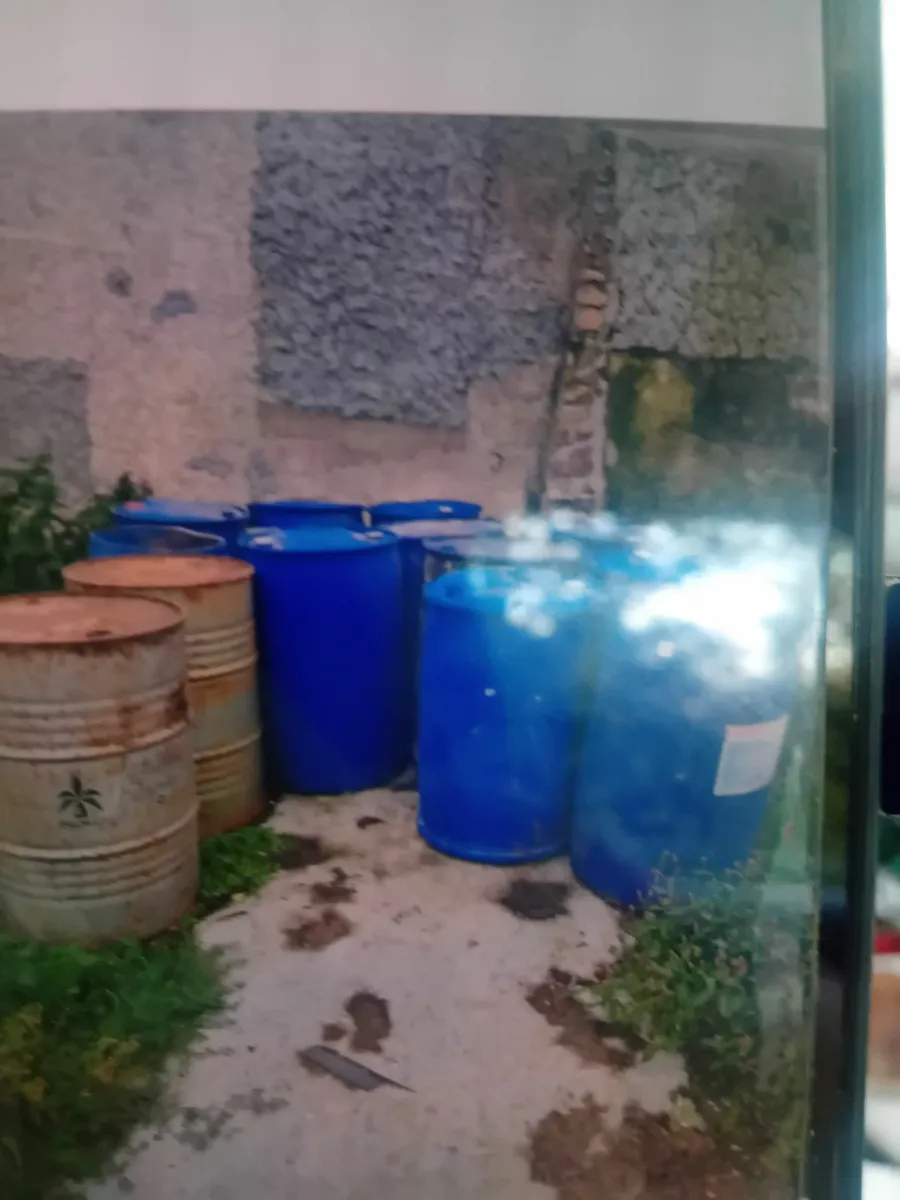 15  200lts barrall - Image 1