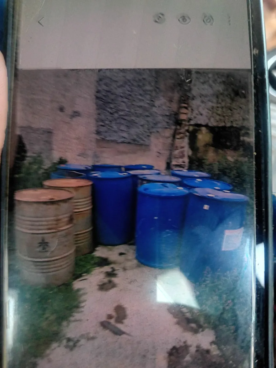 15  200lts barrall - Image 2