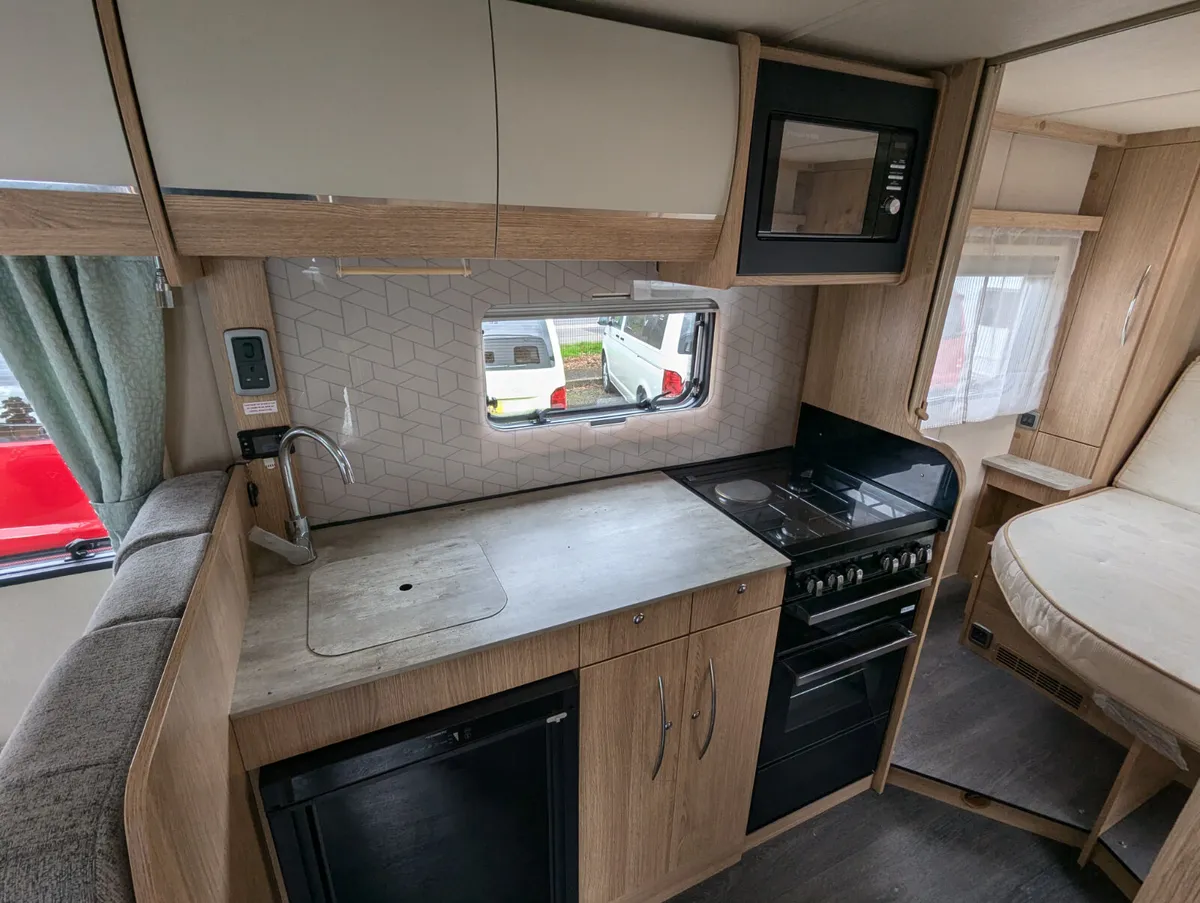 Motorhome with Fixed 'Island' Bed  *NI Registered* - Image 3