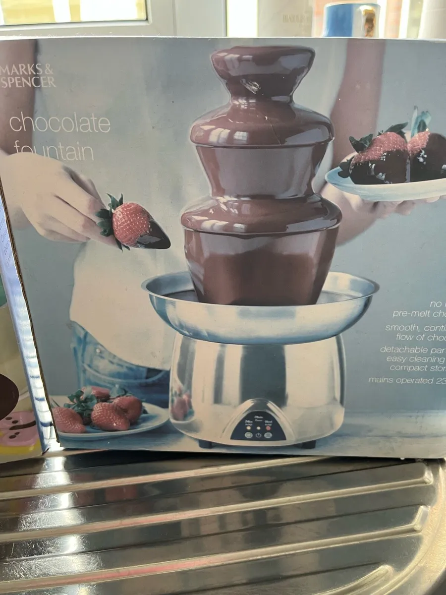 Chocolate fountain - Image 1