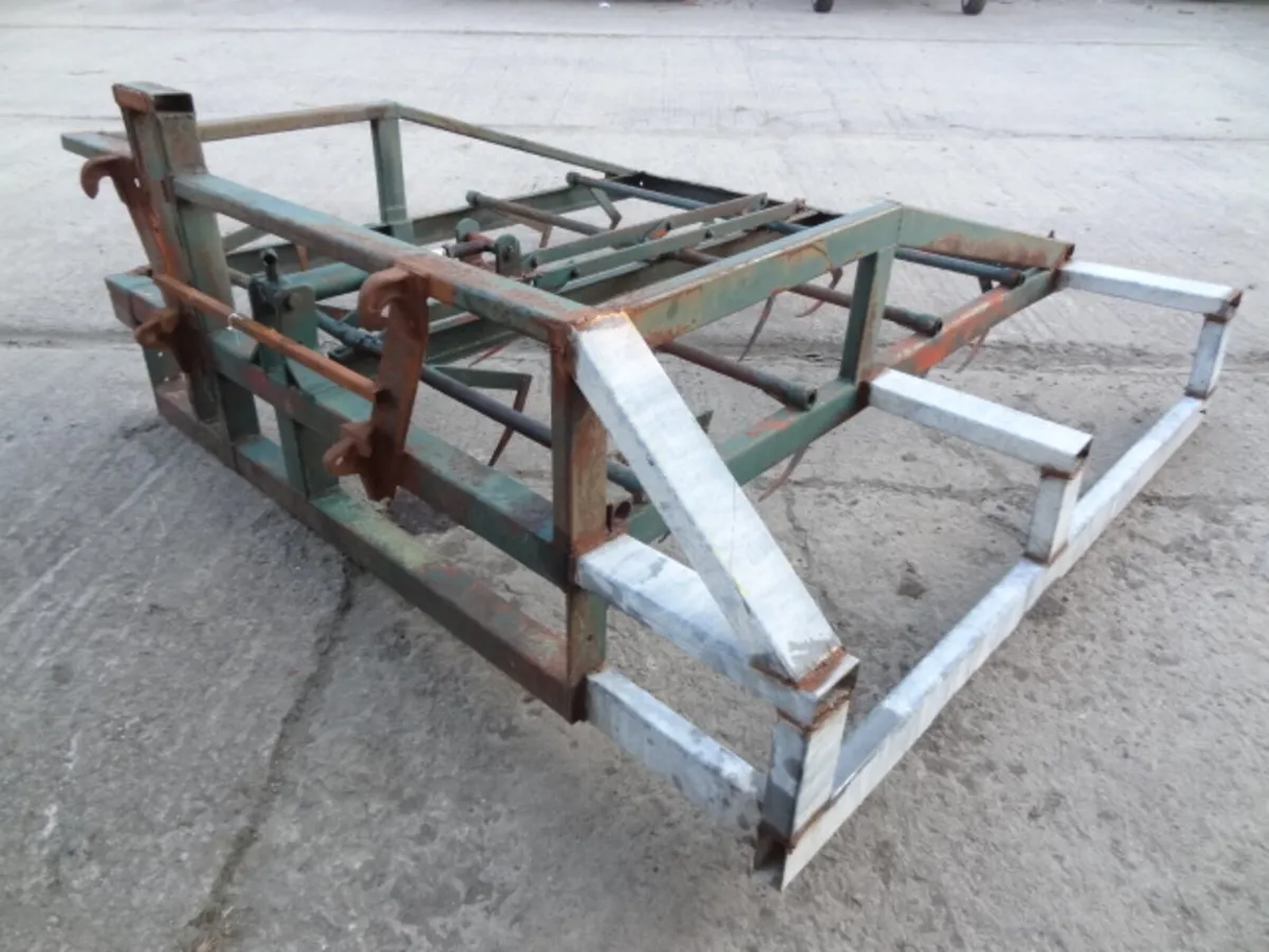 Flat 8 Bale Grab - Image 3