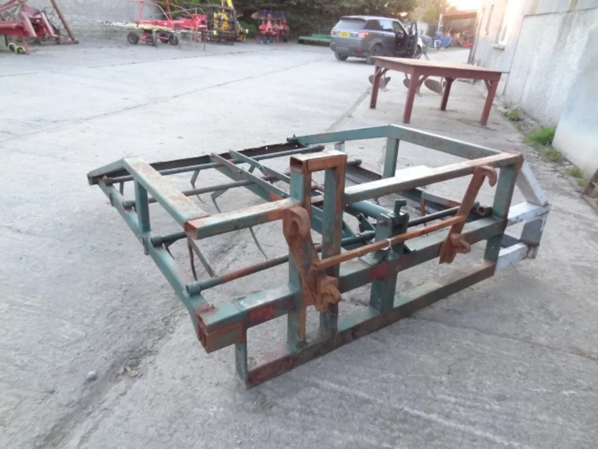 Flat 8 Bale Grab - Image 4