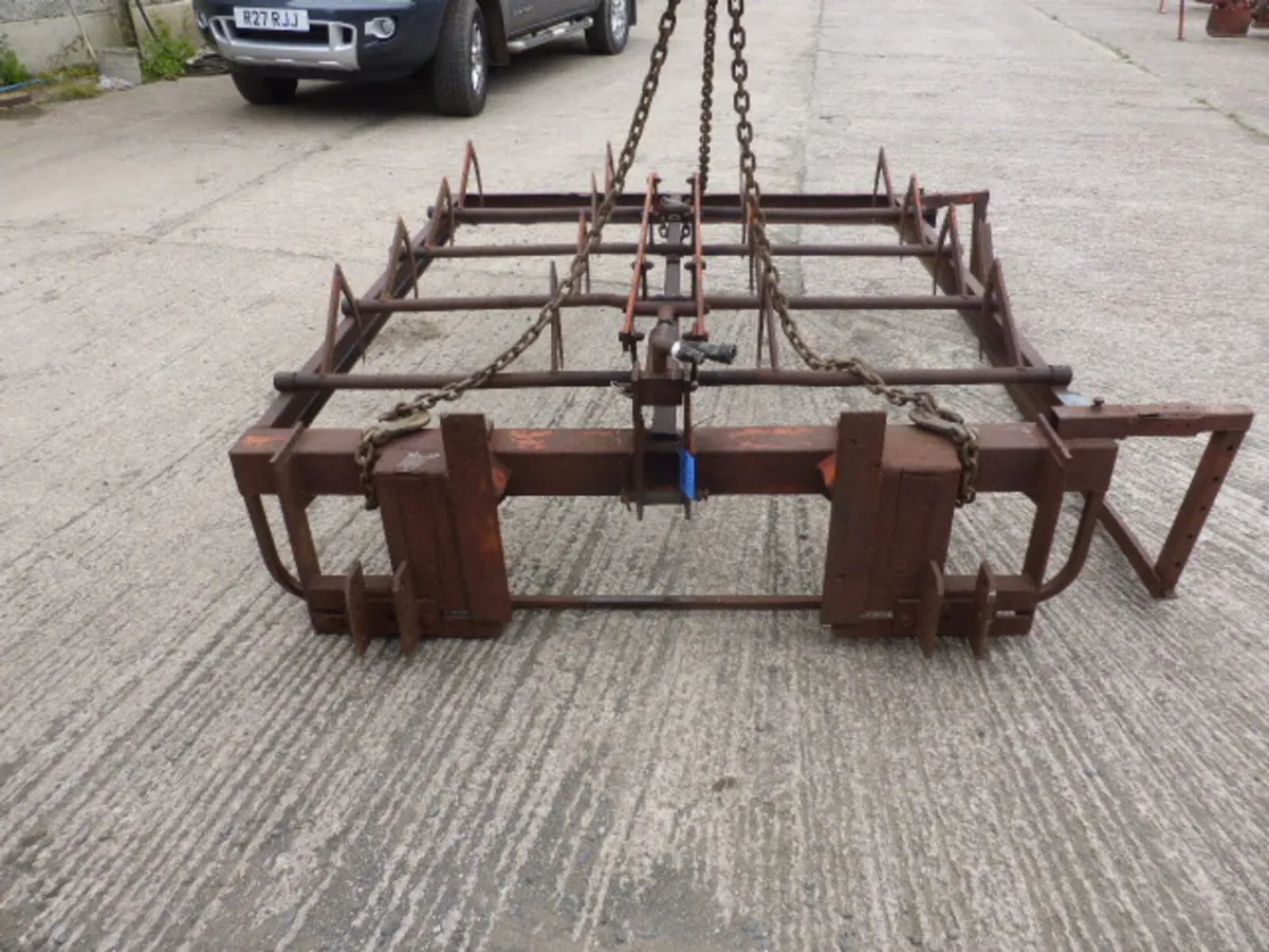 Flat 8 Bale Grab - Image 3