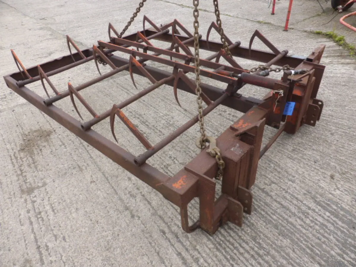 Flat 8 Bale Grab - Image 4