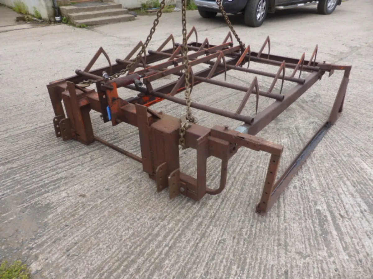 Flat 8 Bale Grab - Image 2