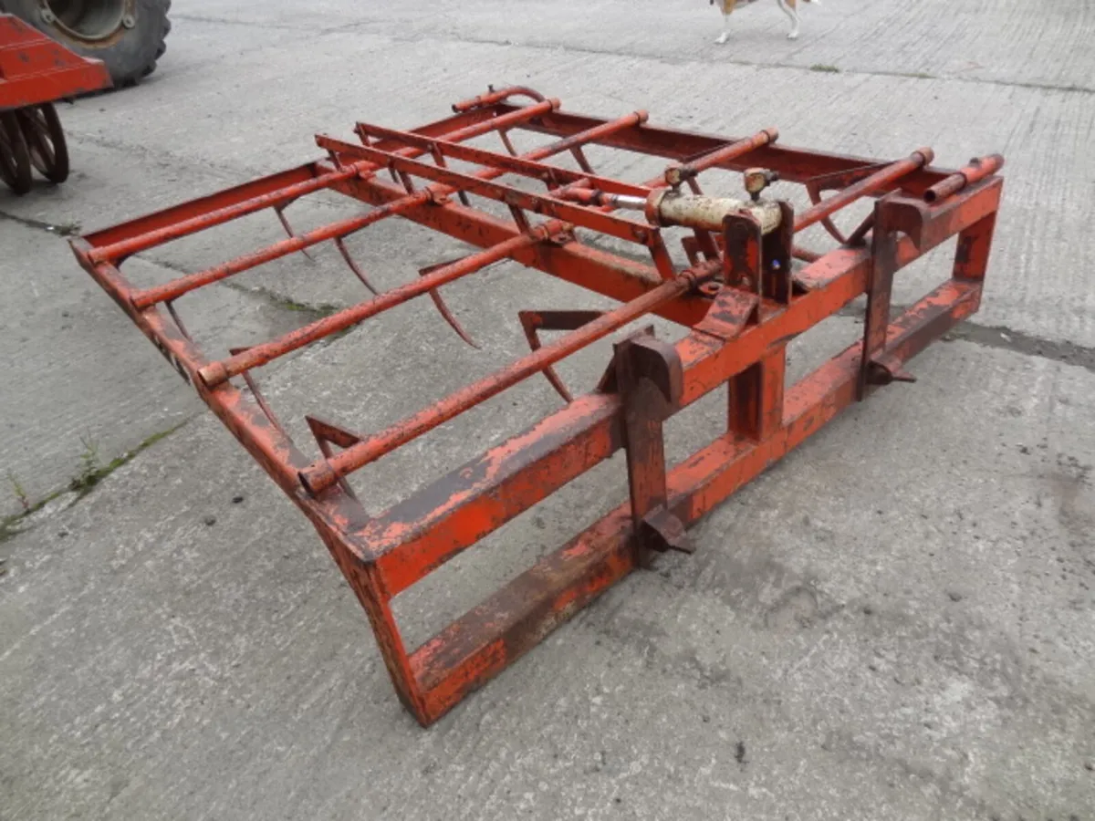 Browns Flat 8 Bale Grab - Image 4