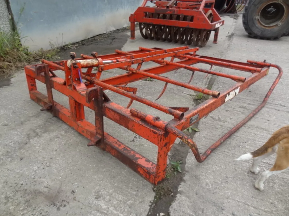 Browns Flat 8 Bale Grab - Image 3