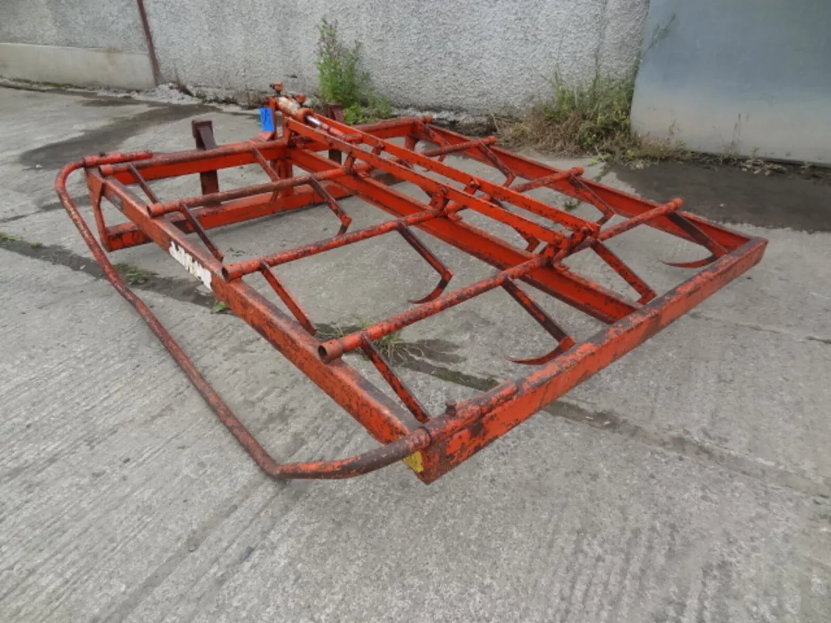 Browns Flat 8 Bale Grab - Image 1