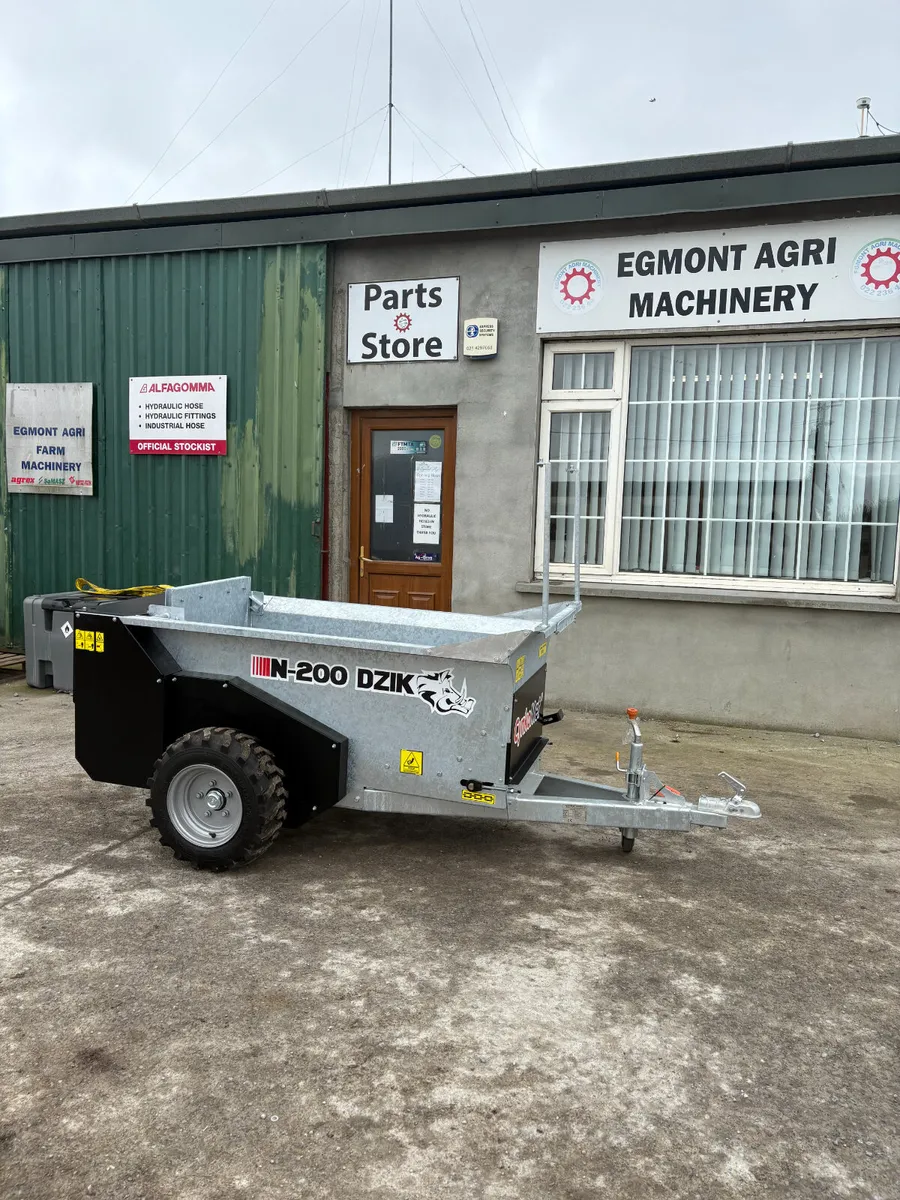 Quad Dung Spreader - Image 1