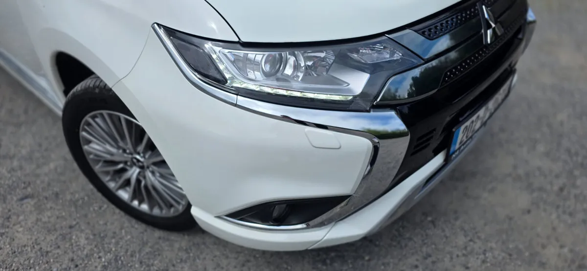 Mitsubishi Outlander 2020 COMMERCIAL 2 SEATER PHEV - Image 4