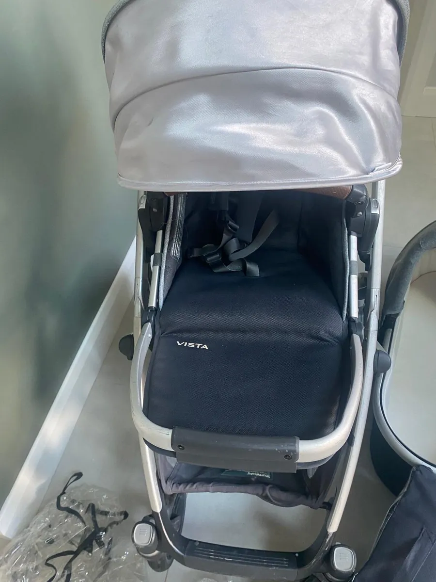 Uppa baby push chair and bassinet - Image 4