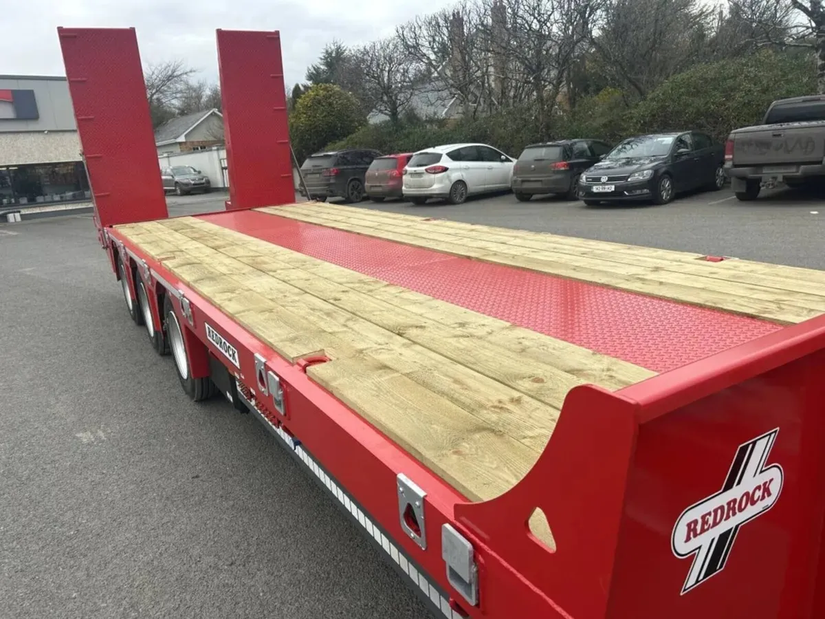 Redrock 24 Ton Tri Axle Low Loader - Image 1