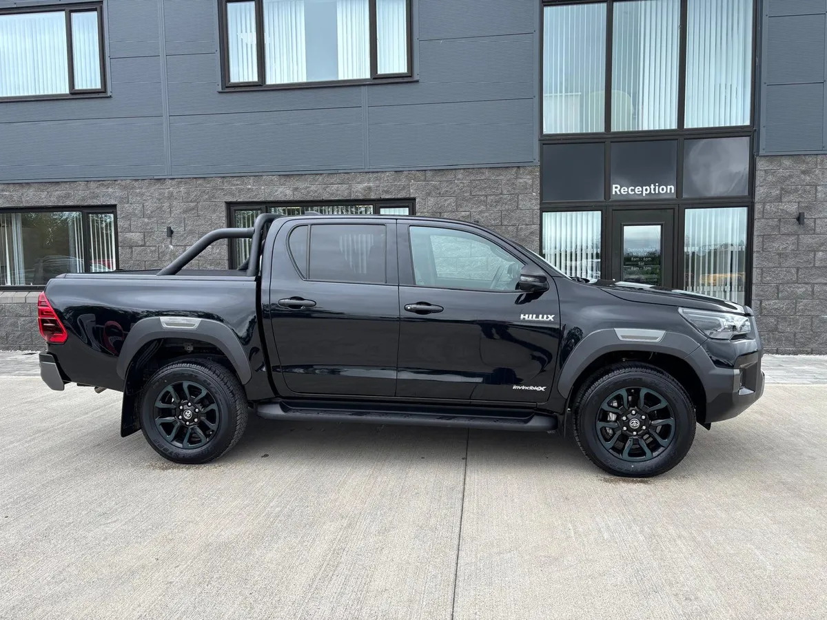2025 HILUX INVINCIBLE X 2.8 DEISEL HYBRID D/CAB - Image 1